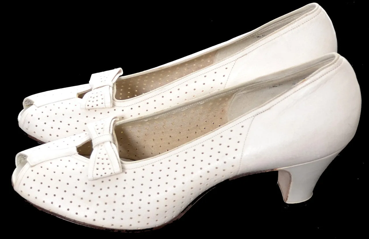 1940's Ivory Vintage Peep Toe Bow Shoes 8.5 B