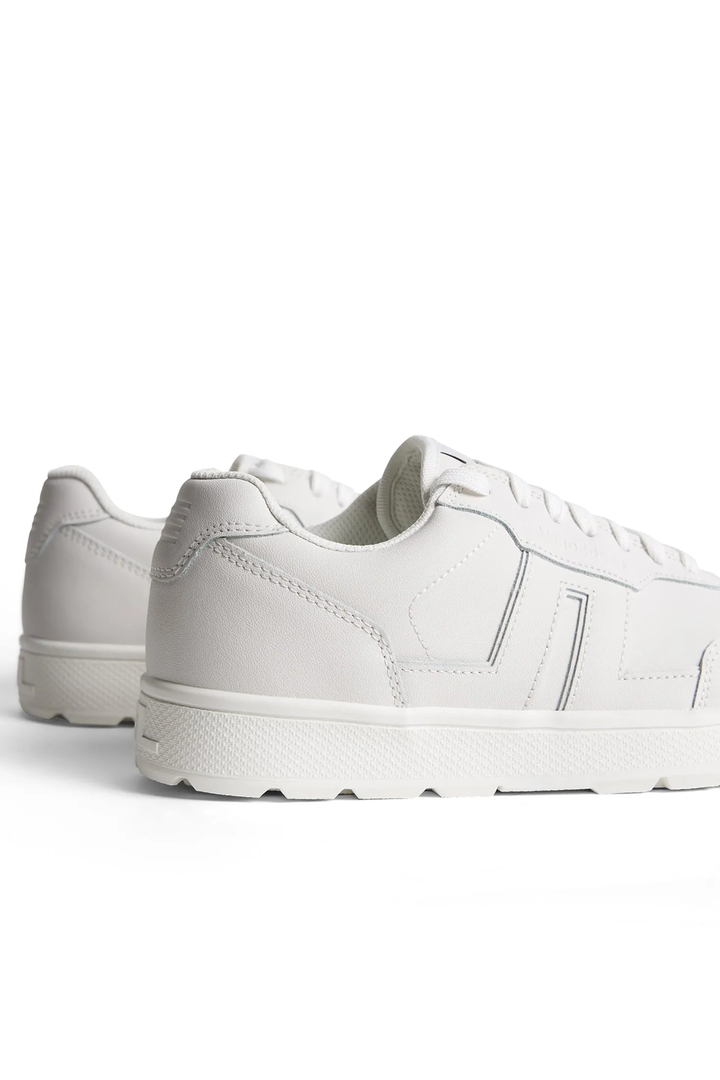 Ace Low-Top Golf Sneaker W / White