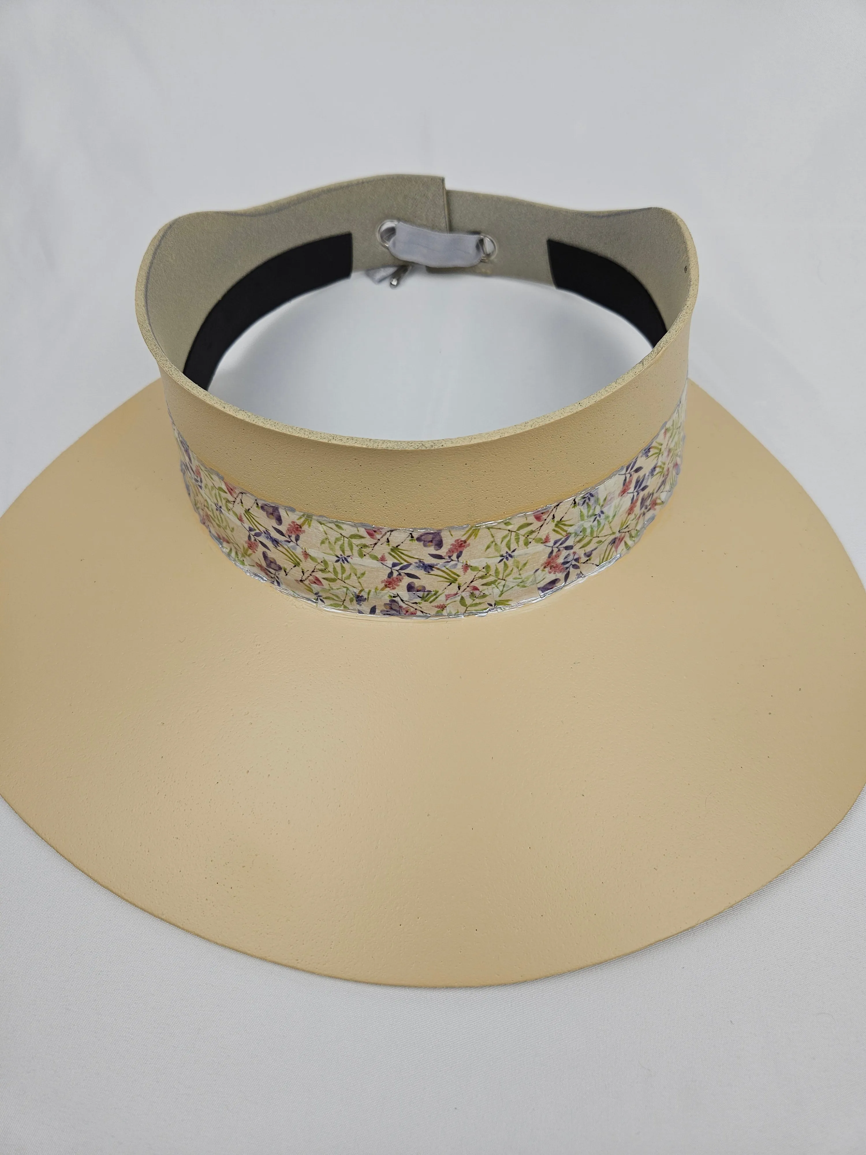 Beige "LadyEVA" Visor Hat with Delicate Purple Floral Band