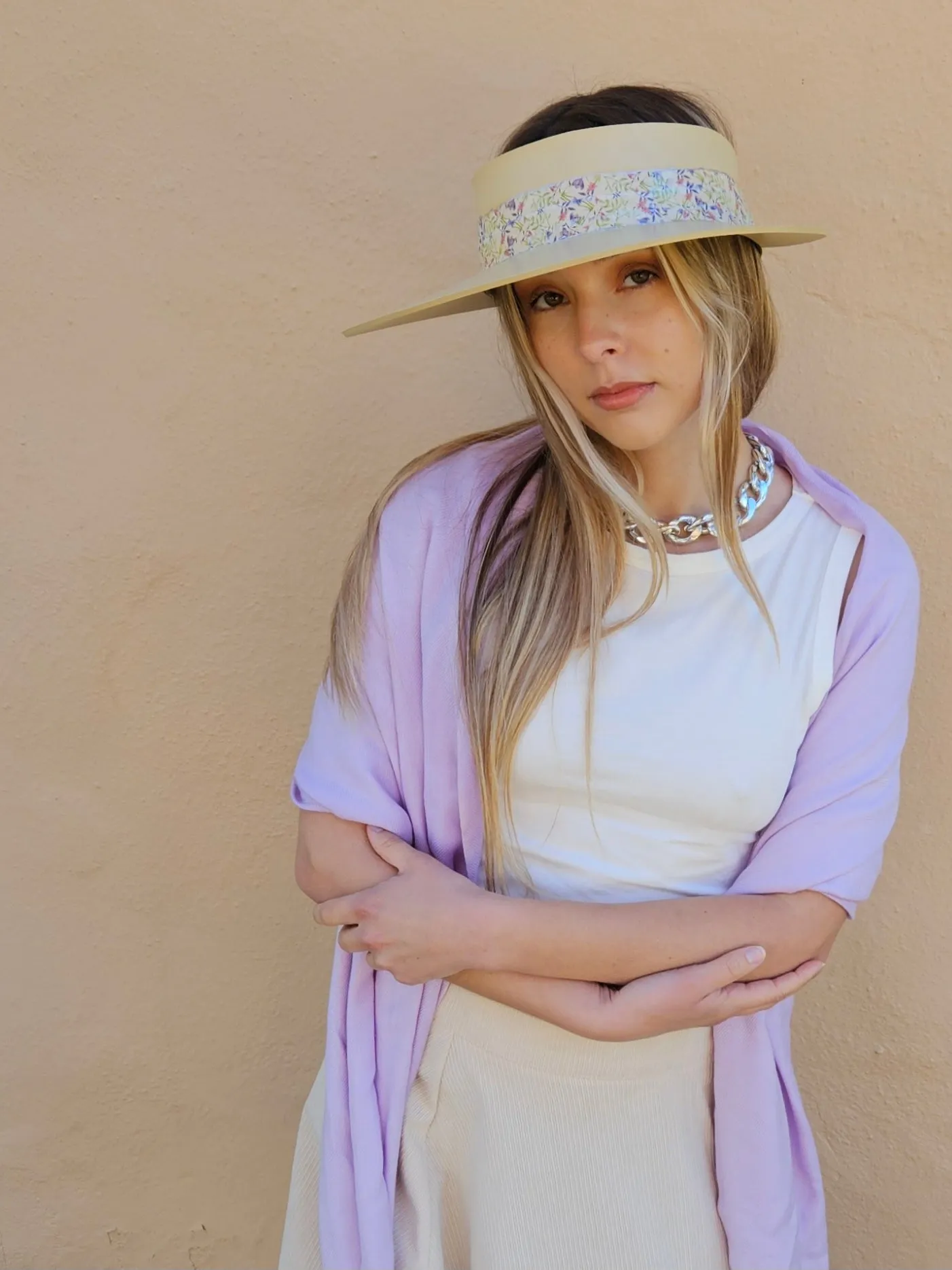 Beige "LadyEVA" Visor Hat with Delicate Purple Floral Band