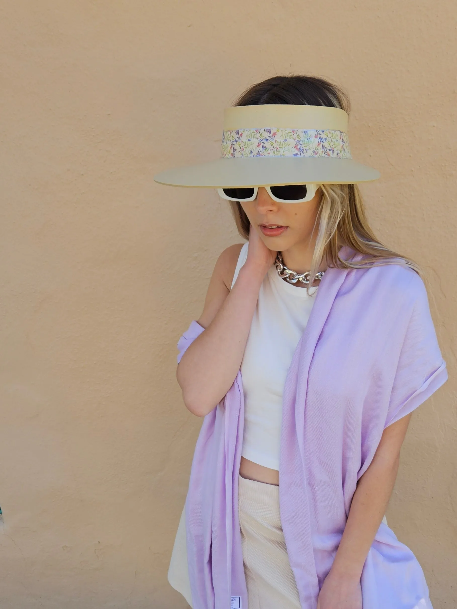 Beige "LadyEVA" Visor Hat with Delicate Purple Floral Band