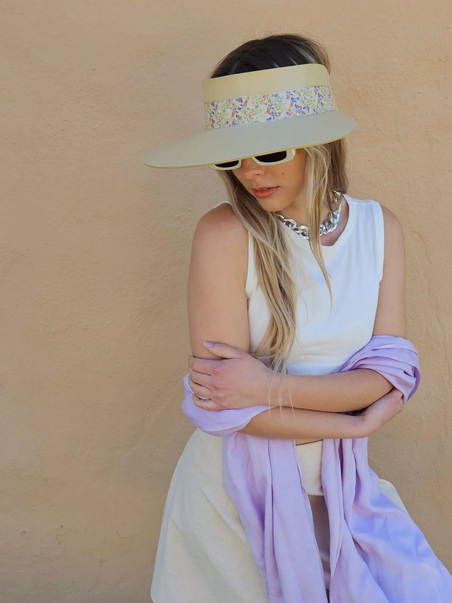 Beige "LadyEVA" Visor Hat with Delicate Purple Floral Band