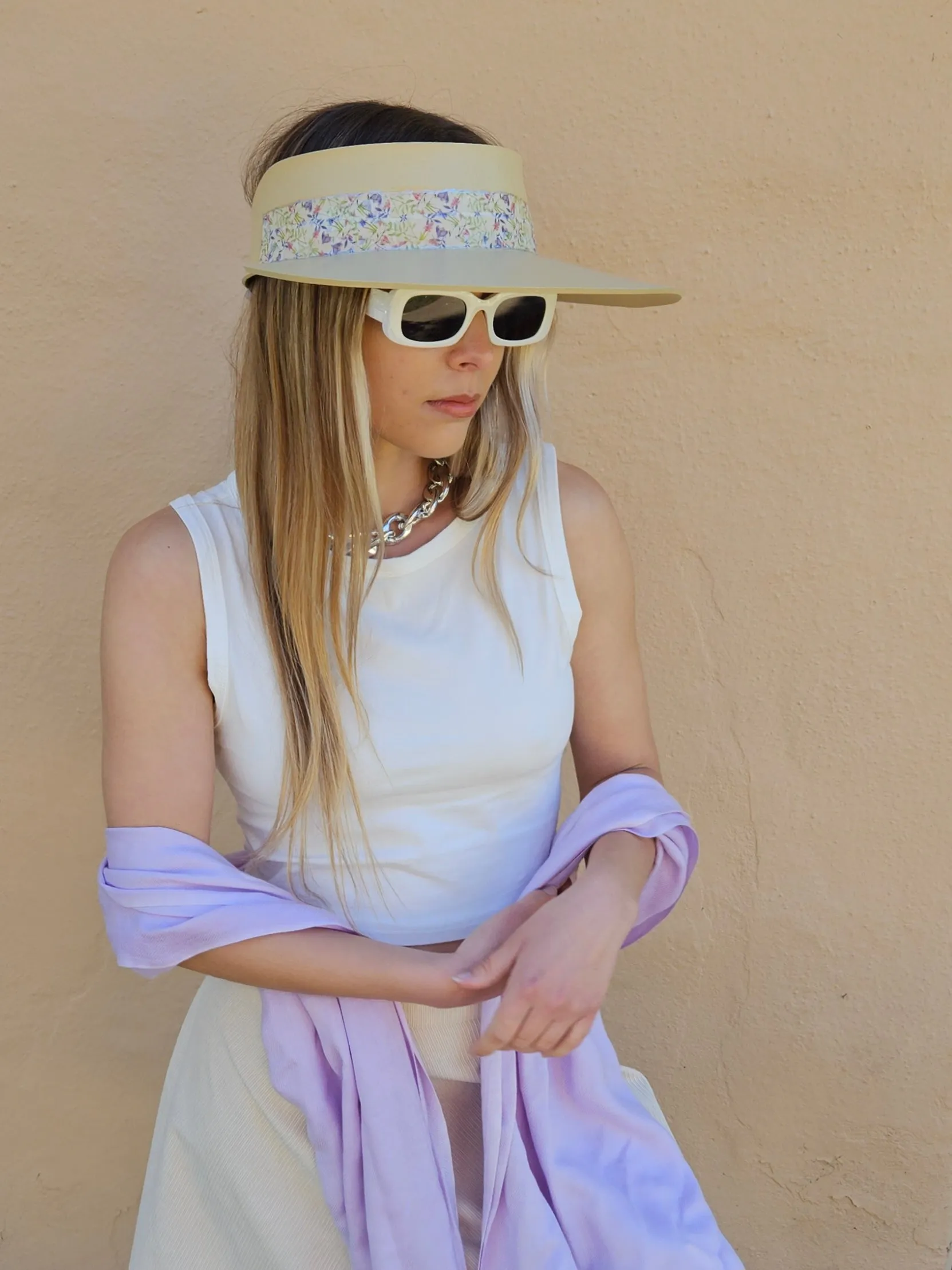 Beige "LadyEVA" Visor Hat with Delicate Purple Floral Band