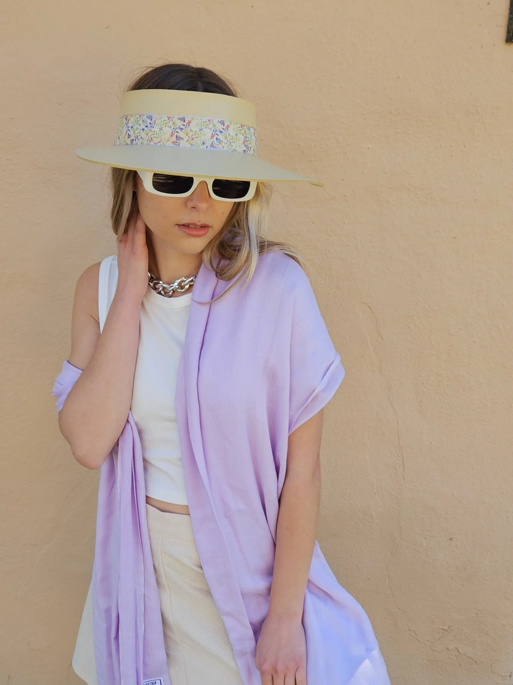 Beige "LadyEVA" Visor Hat with Delicate Purple Floral Band