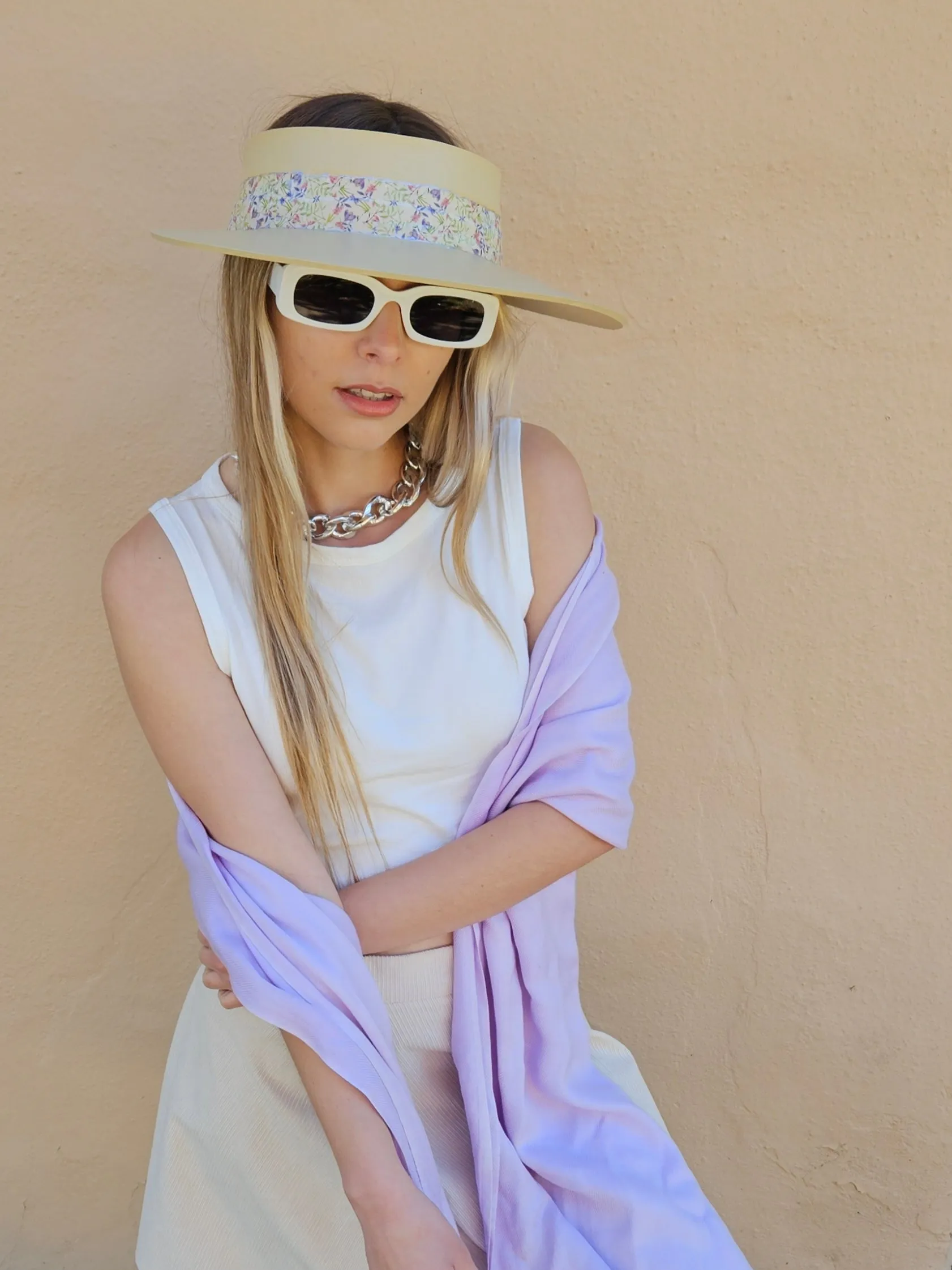 Beige "LadyEVA" Visor Hat with Delicate Purple Floral Band