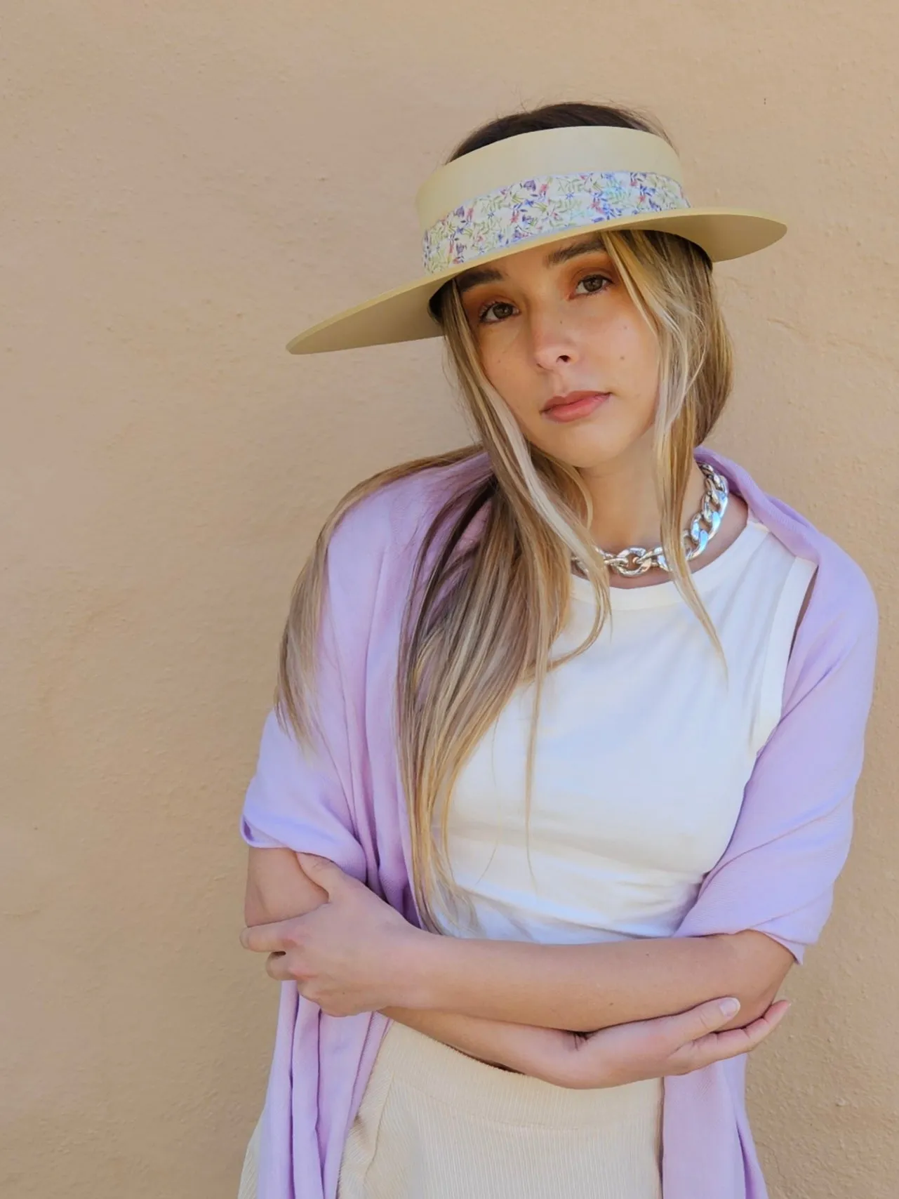 Beige "LadyEVA" Visor Hat with Delicate Purple Floral Band