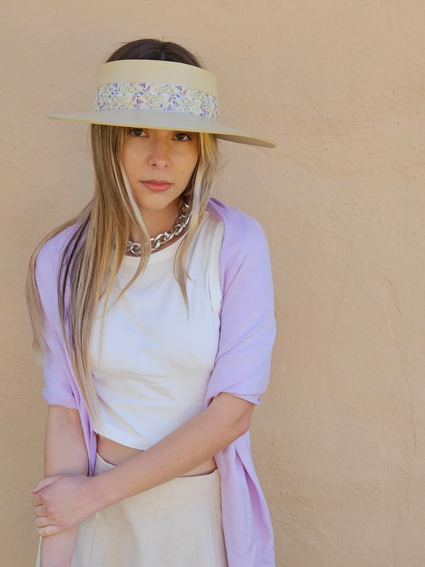 Beige "LadyEVA" Visor Hat with Delicate Purple Floral Band