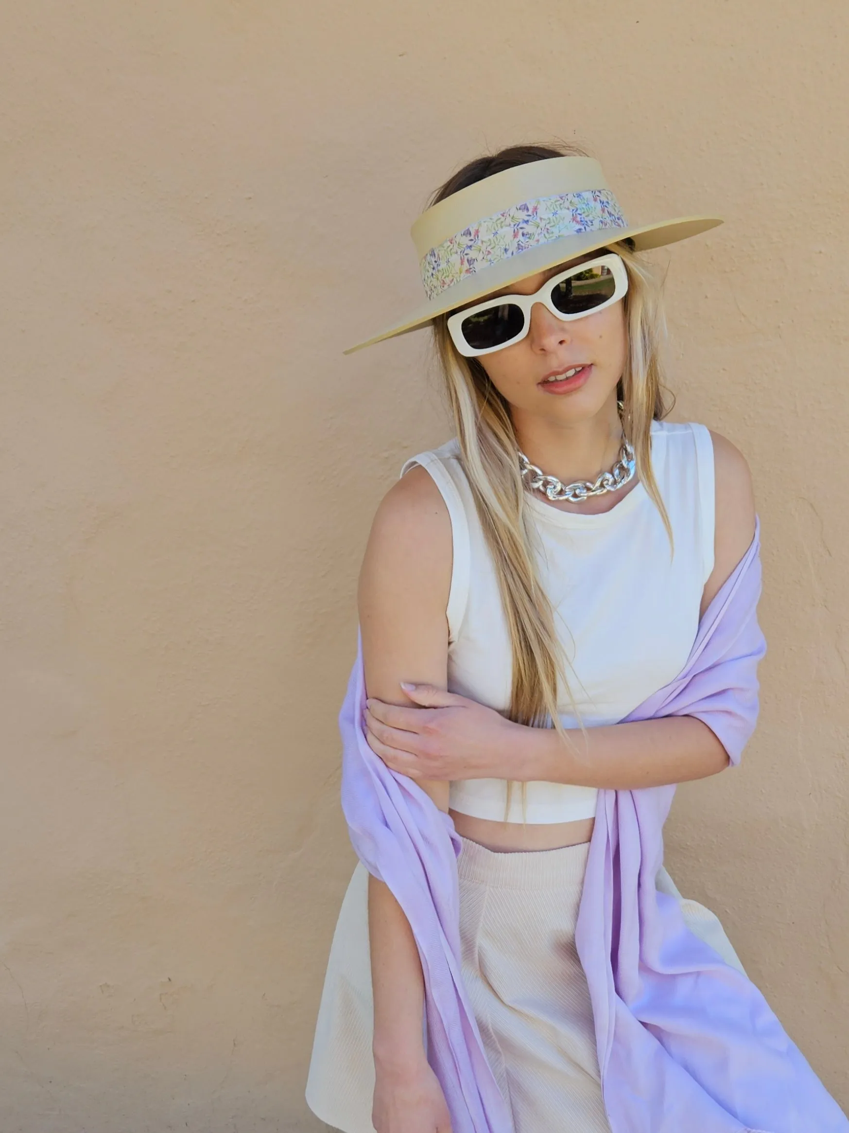 Beige "LadyEVA" Visor Hat with Delicate Purple Floral Band