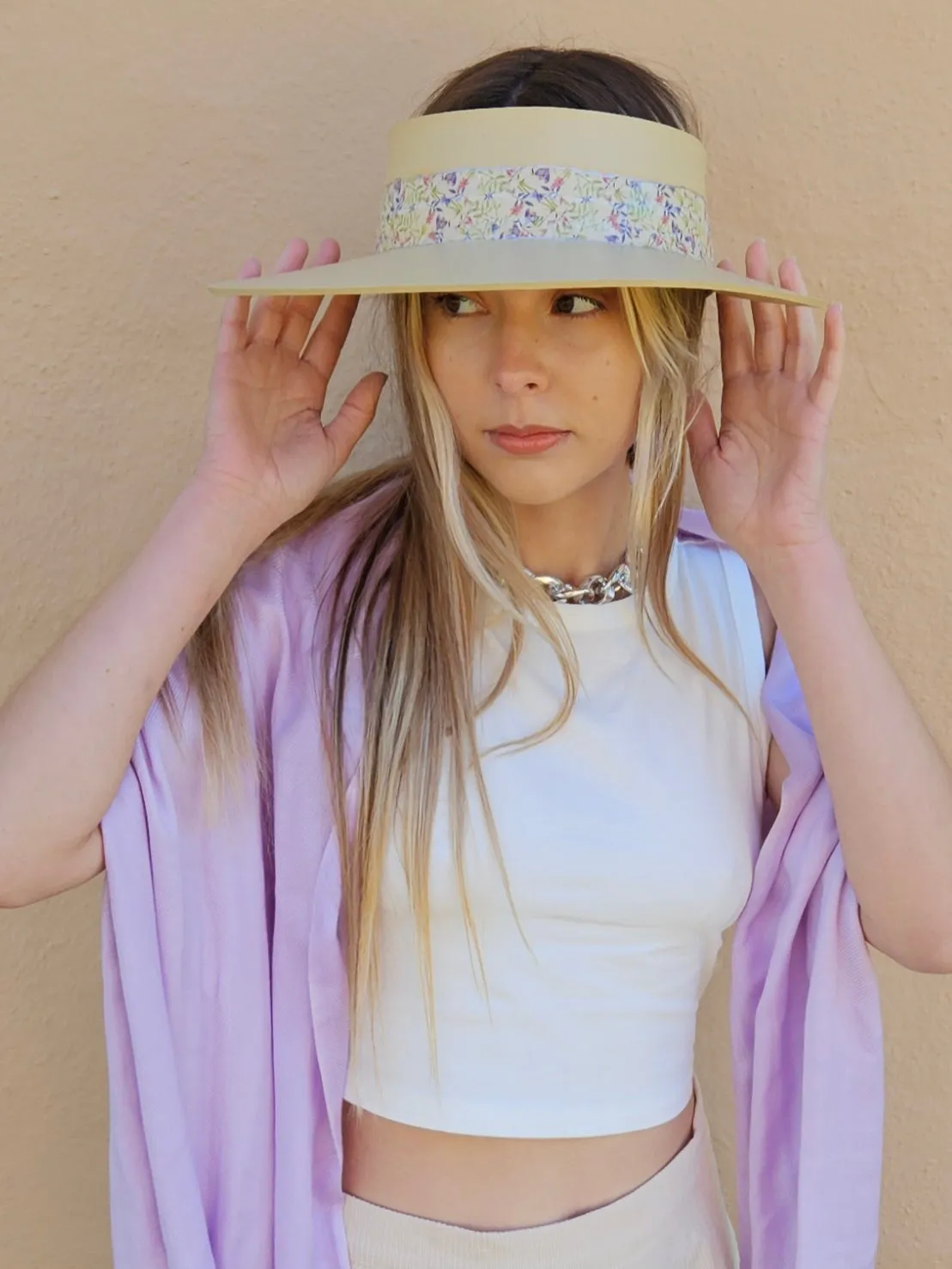 Beige "LadyEVA" Visor Hat with Delicate Purple Floral Band