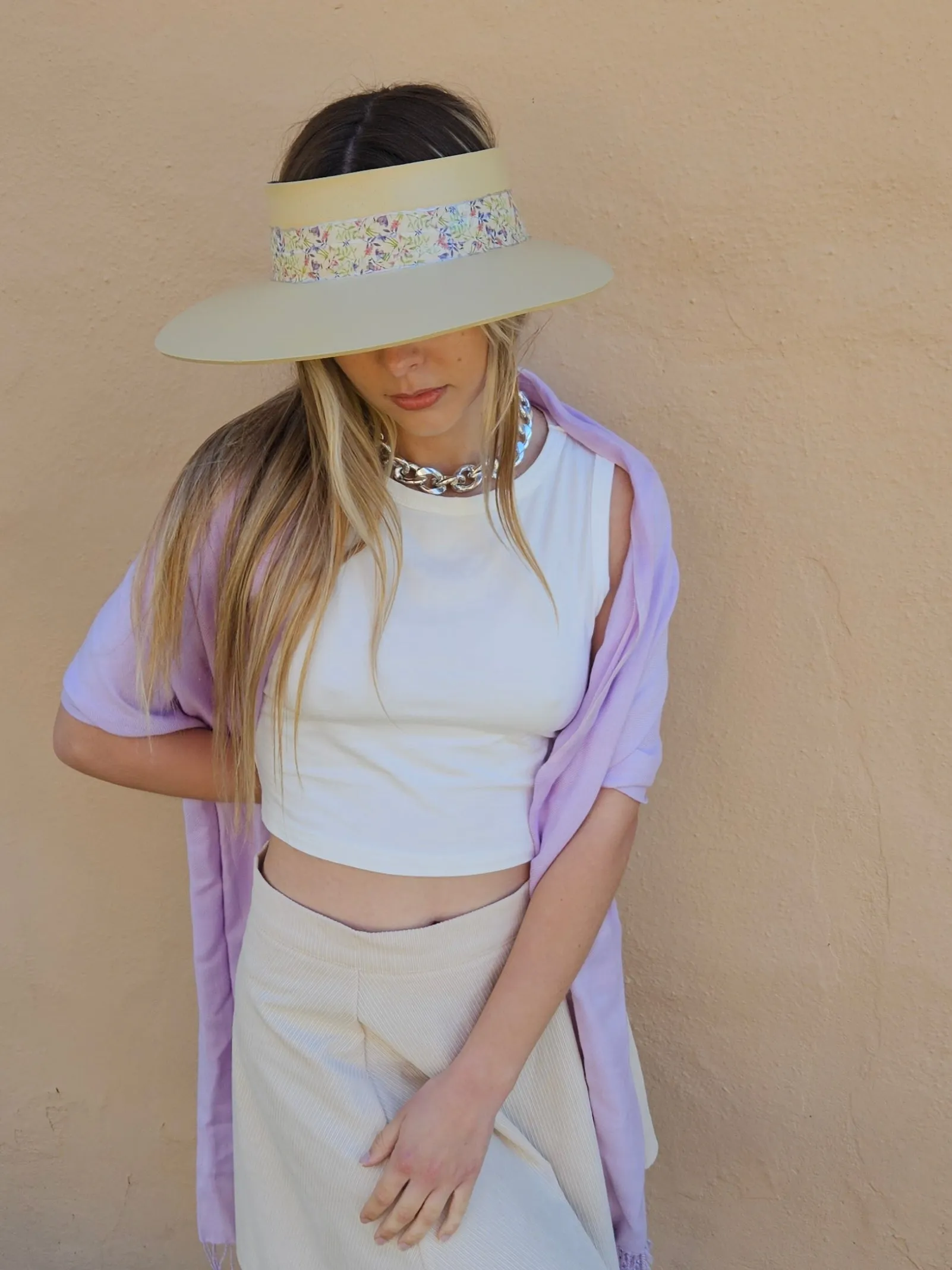 Beige "LadyEVA" Visor Hat with Delicate Purple Floral Band