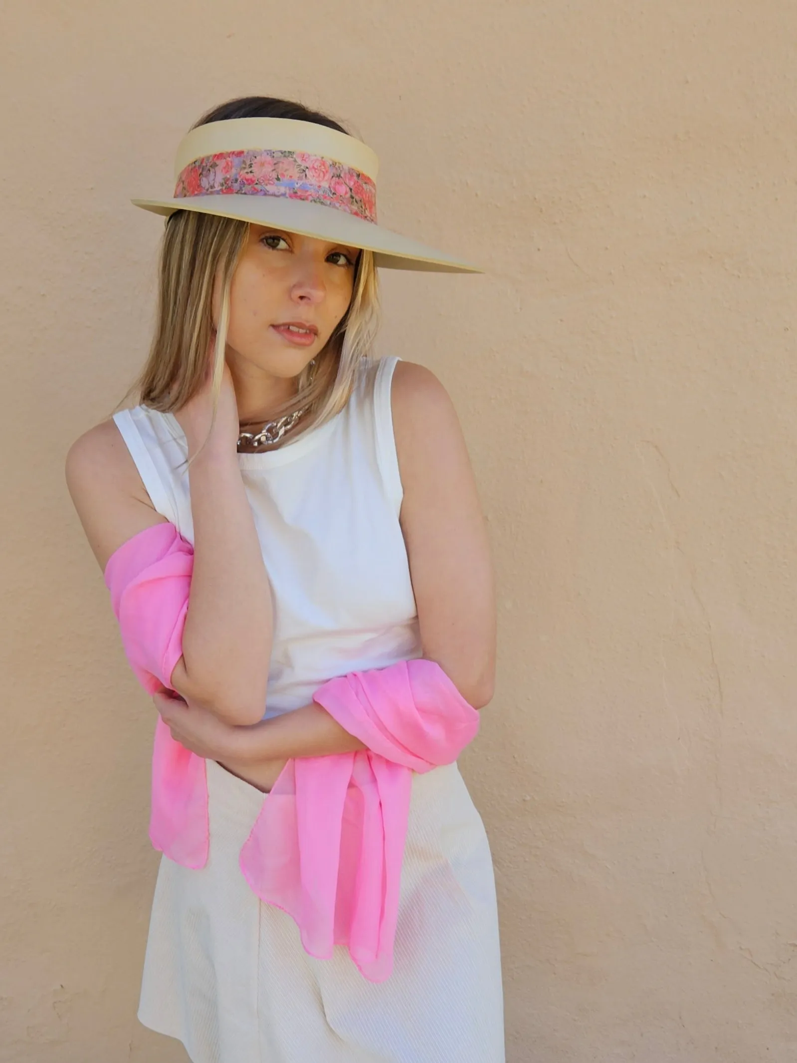 Beige "LadyEVA" Visor Hat with Pink and Red Floral Band