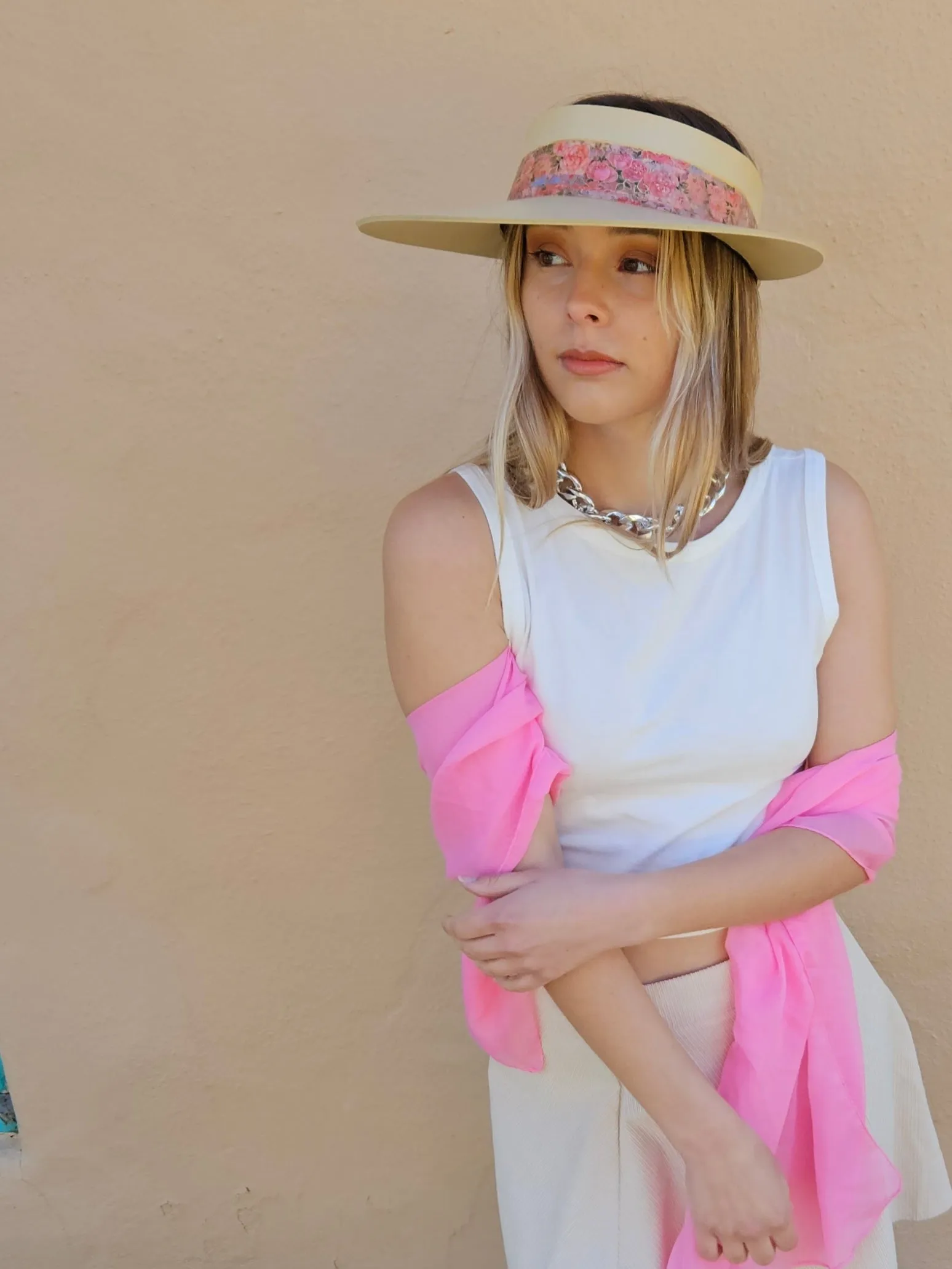 Beige "LadyEVA" Visor Hat with Pink and Red Floral Band