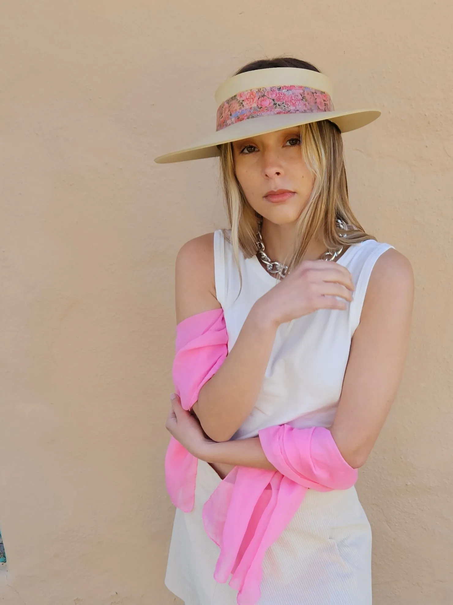 Beige "LadyEVA" Visor Hat with Pink and Red Floral Band