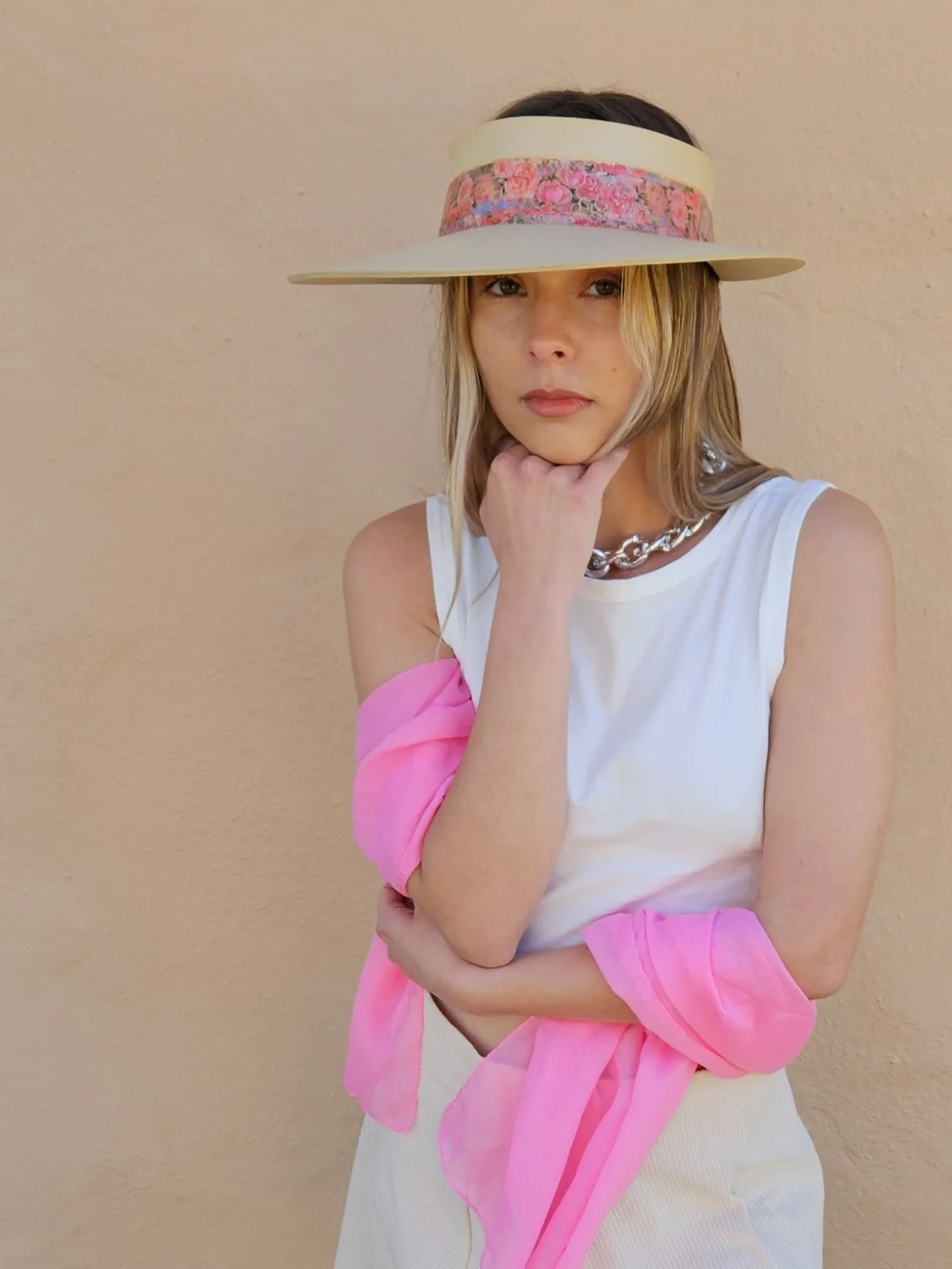 Beige "LadyEVA" Visor Hat with Pink and Red Floral Band