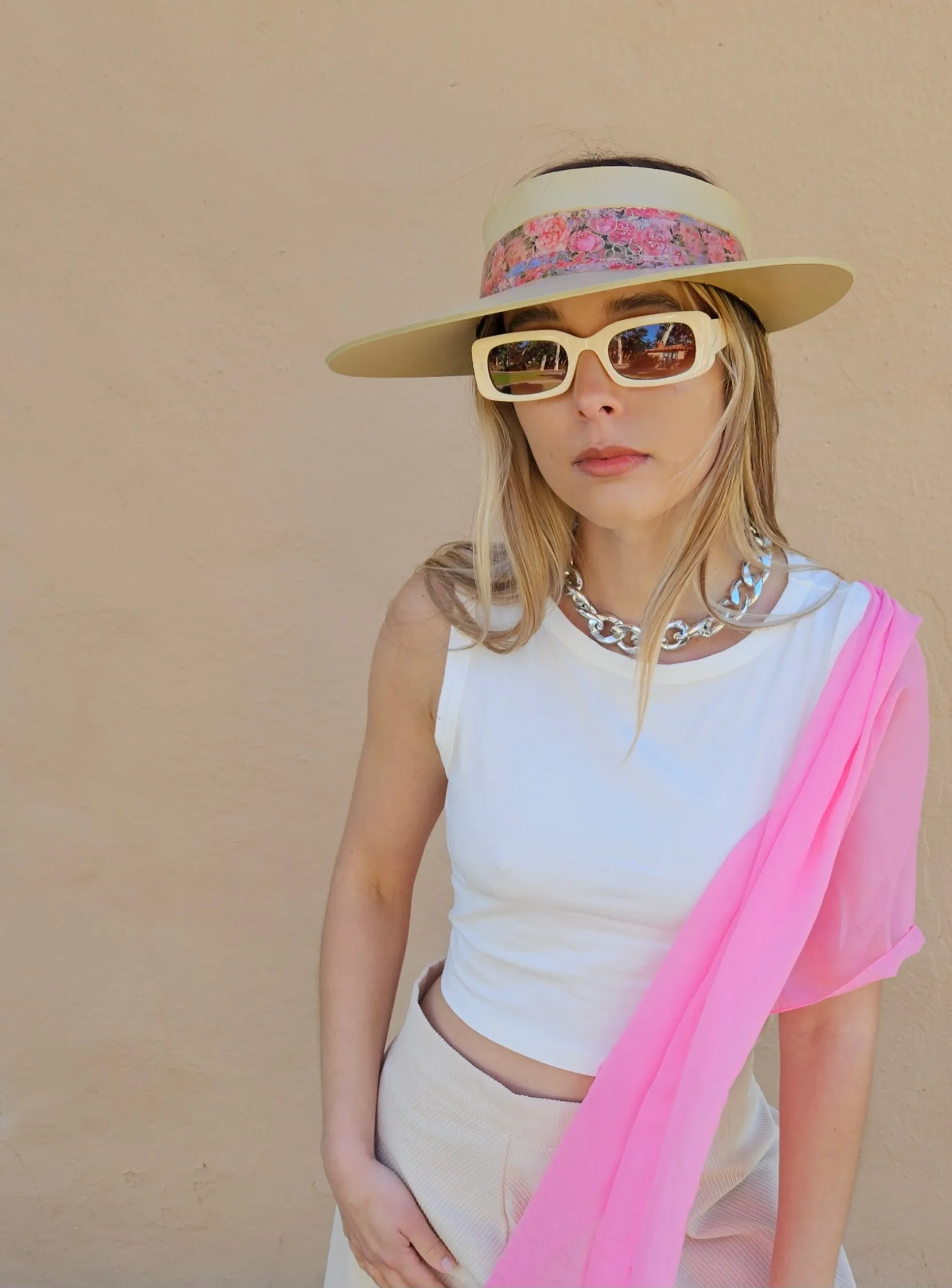 Beige "LadyEVA" Visor Hat with Pink and Red Floral Band