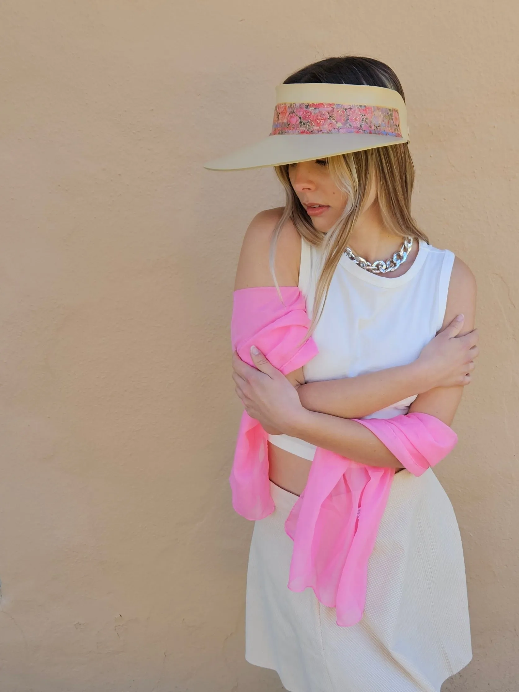 Beige "LadyEVA" Visor Hat with Pink and Red Floral Band