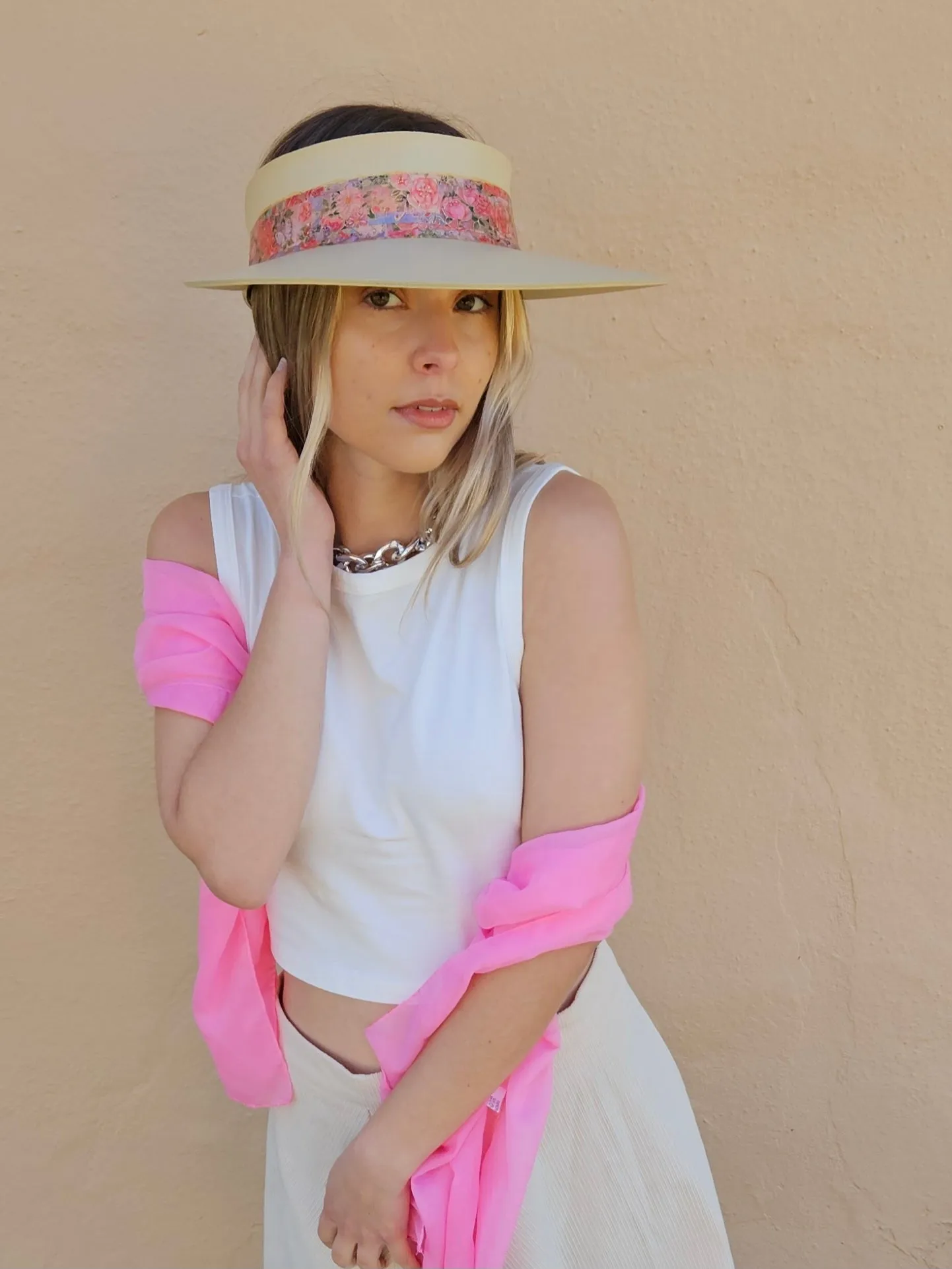 Beige "LadyEVA" Visor Hat with Pink and Red Floral Band