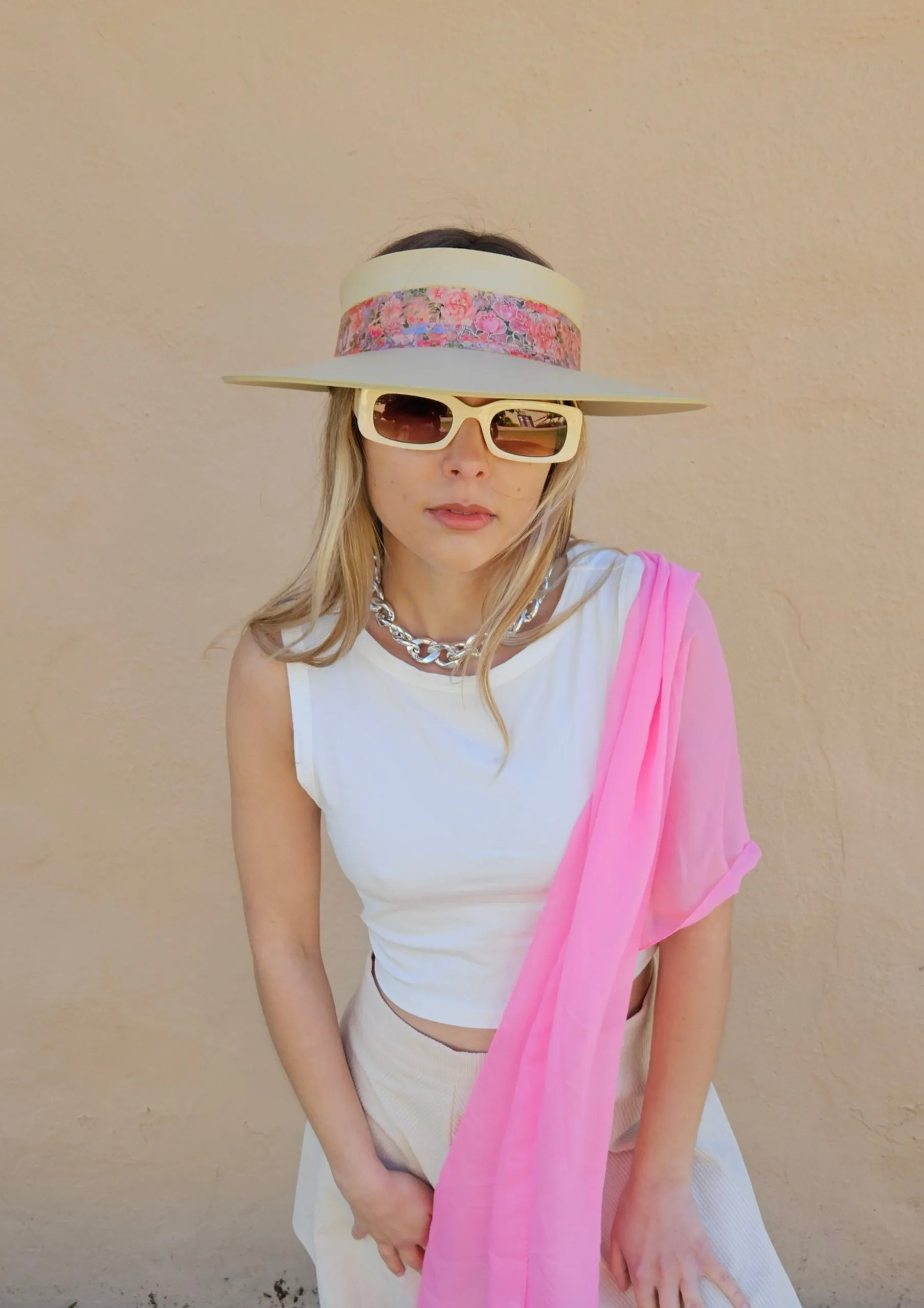 Beige "LadyEVA" Visor Hat with Pink and Red Floral Band