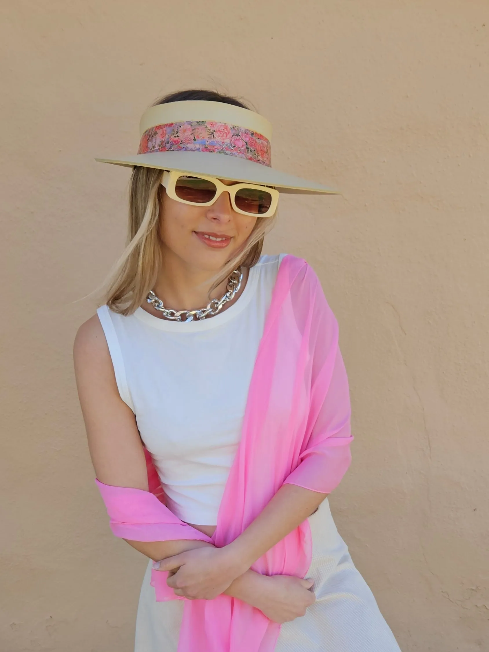 Beige "LadyEVA" Visor Hat with Pink and Red Floral Band