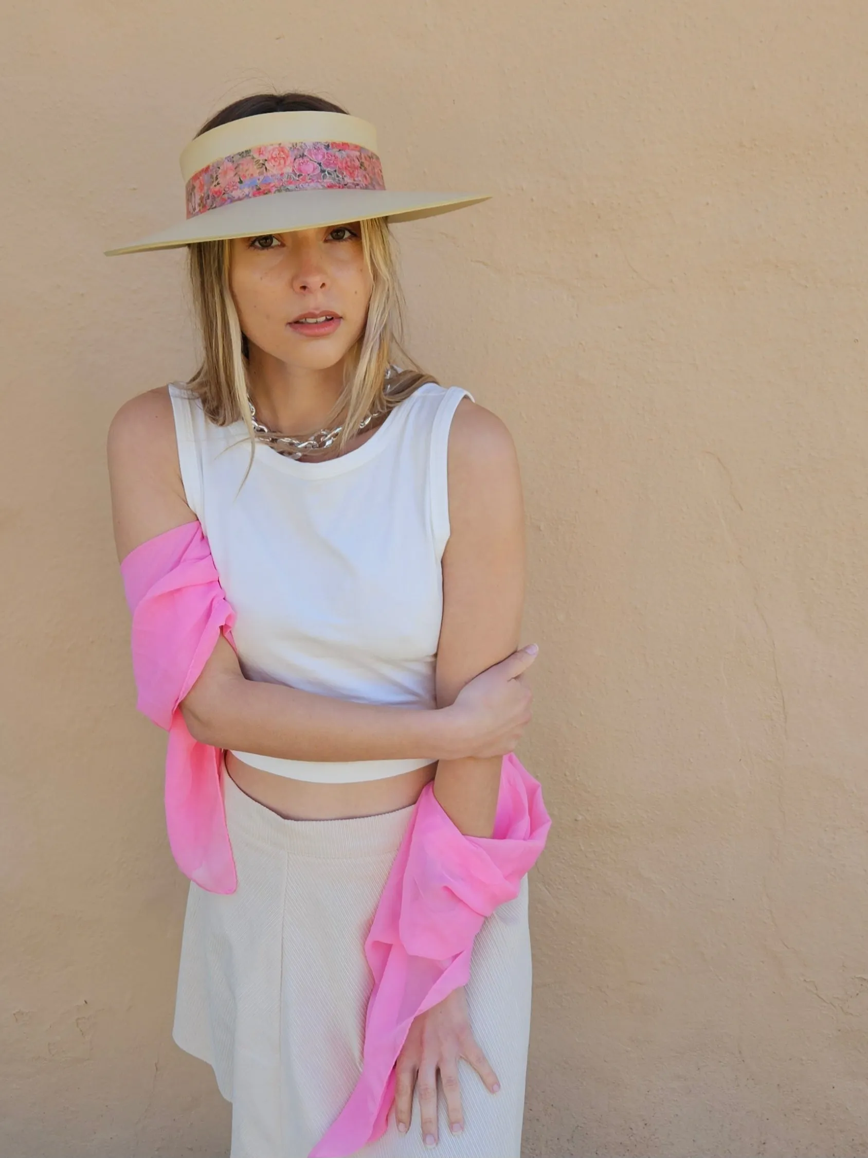 Beige "LadyEVA" Visor Hat with Pink and Red Floral Band