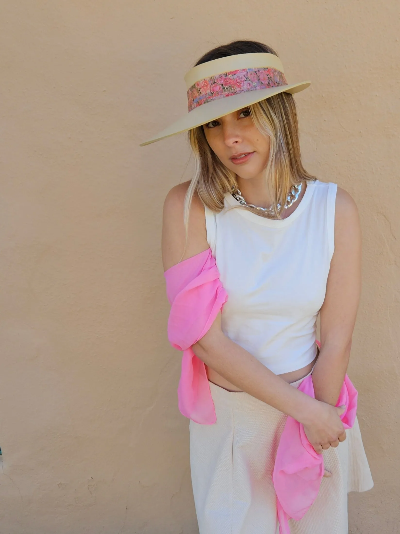 Beige "LadyEVA" Visor Hat with Pink and Red Floral Band