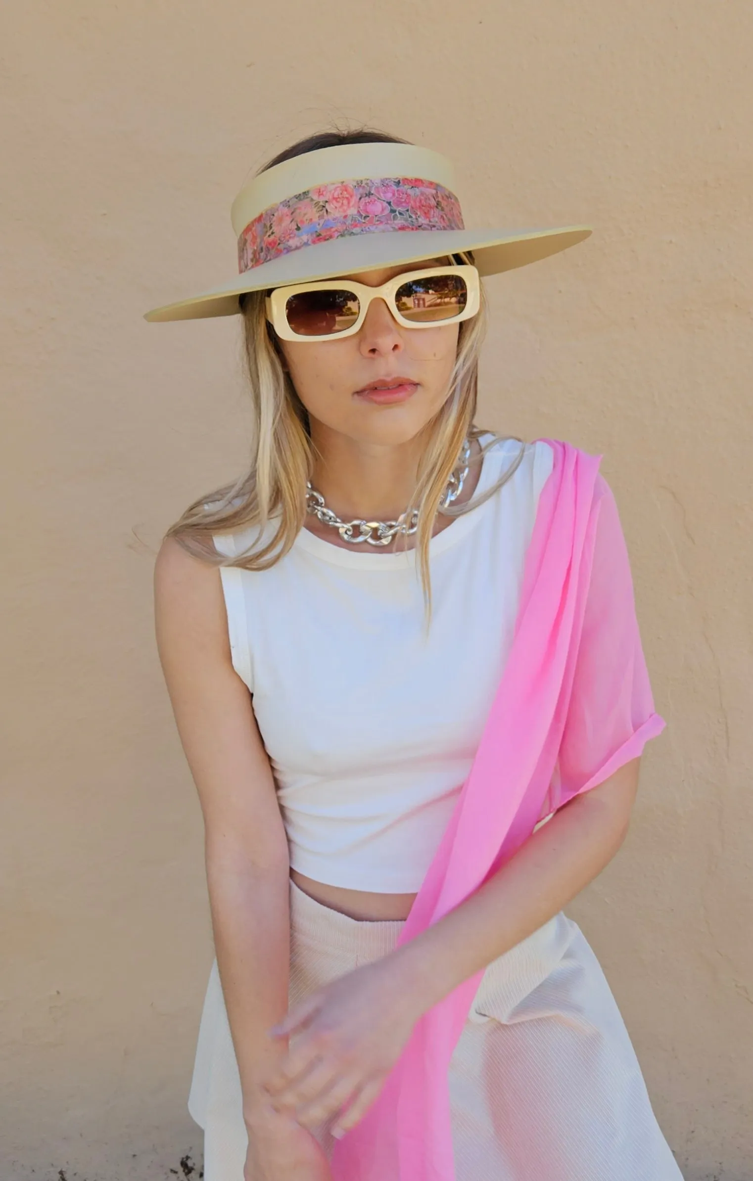 Beige "LadyEVA" Visor Hat with Pink and Red Floral Band