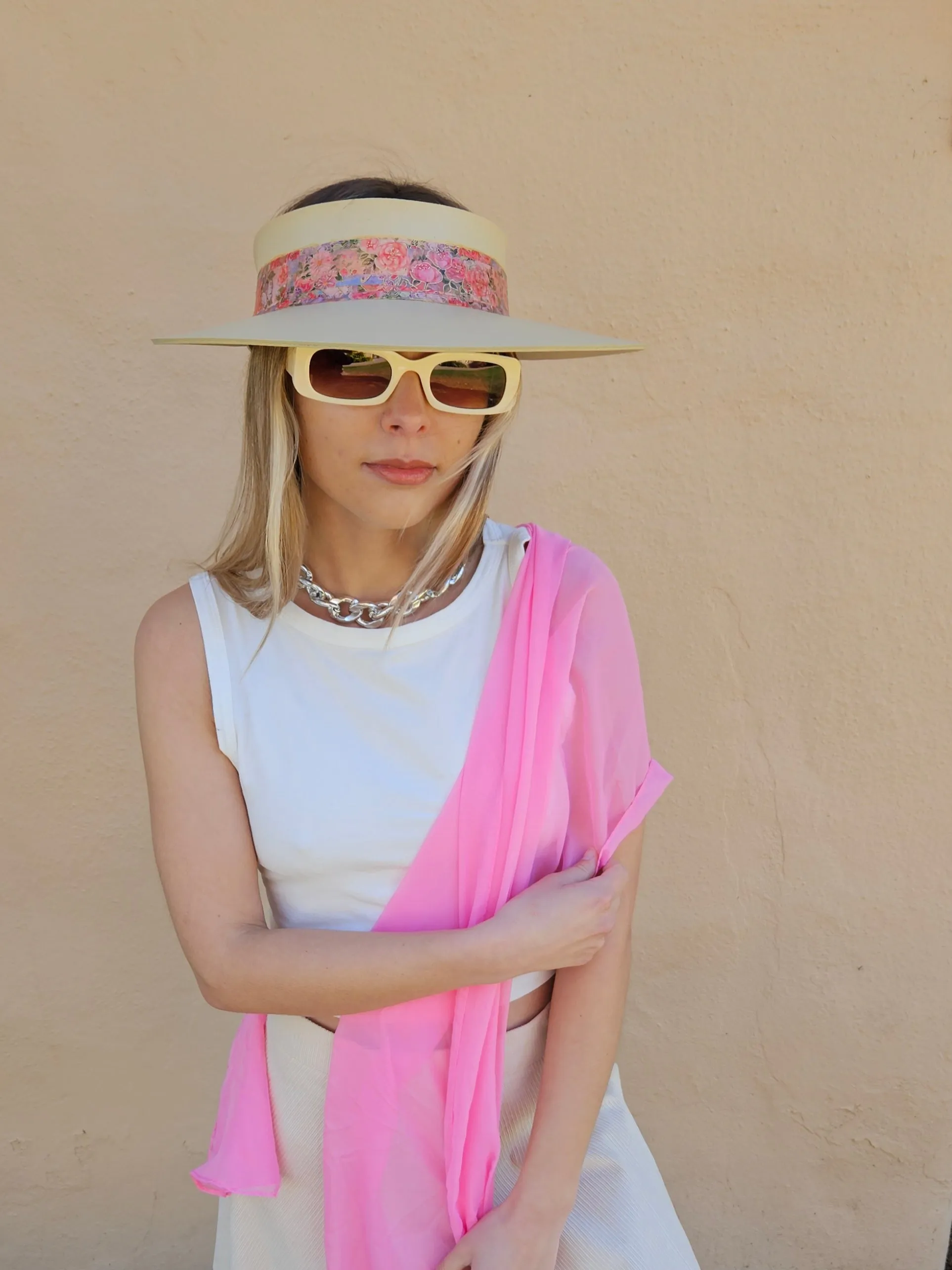 Beige "LadyEVA" Visor Hat with Pink and Red Floral Band