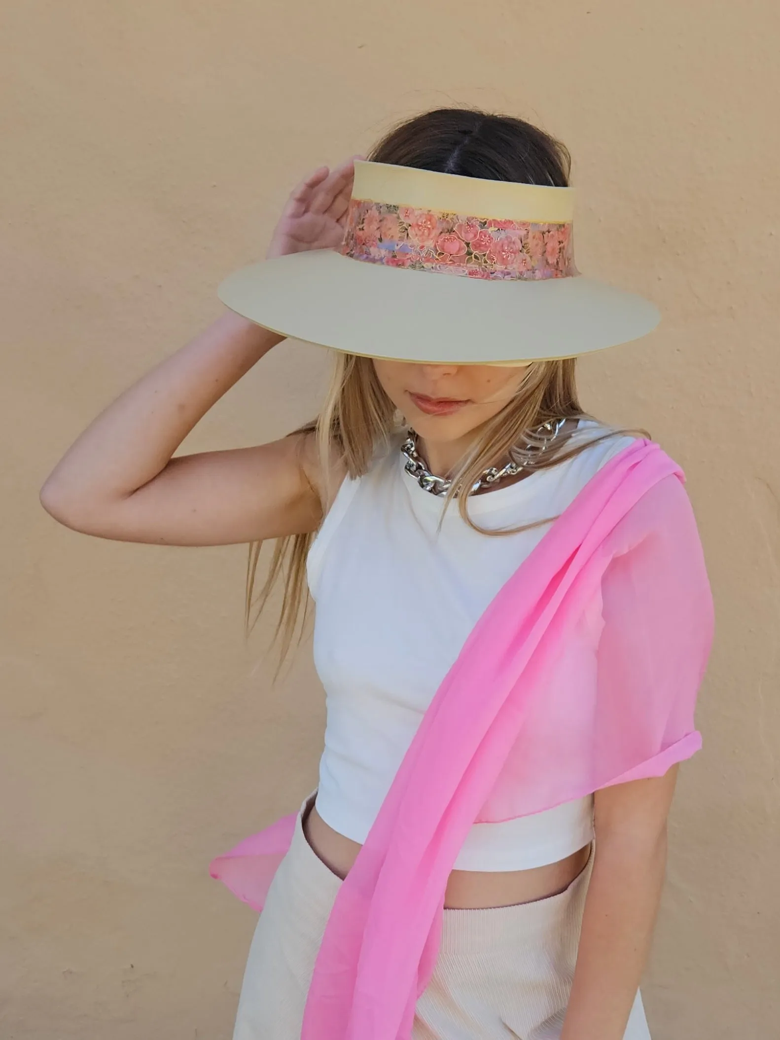 Beige "LadyEVA" Visor Hat with Pink and Red Floral Band