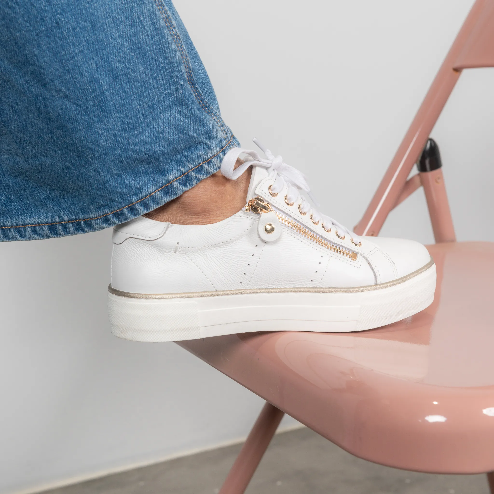 Froggy White Leather Sneakers