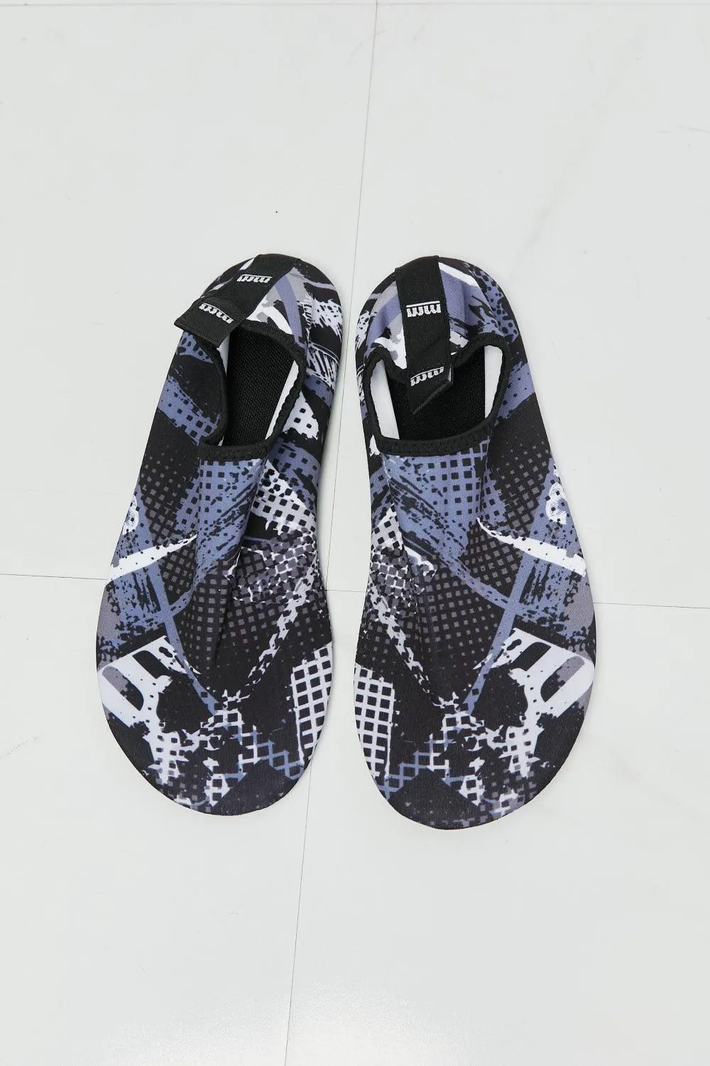 MMshoes On the Shore Water Shoes in Black Pattern